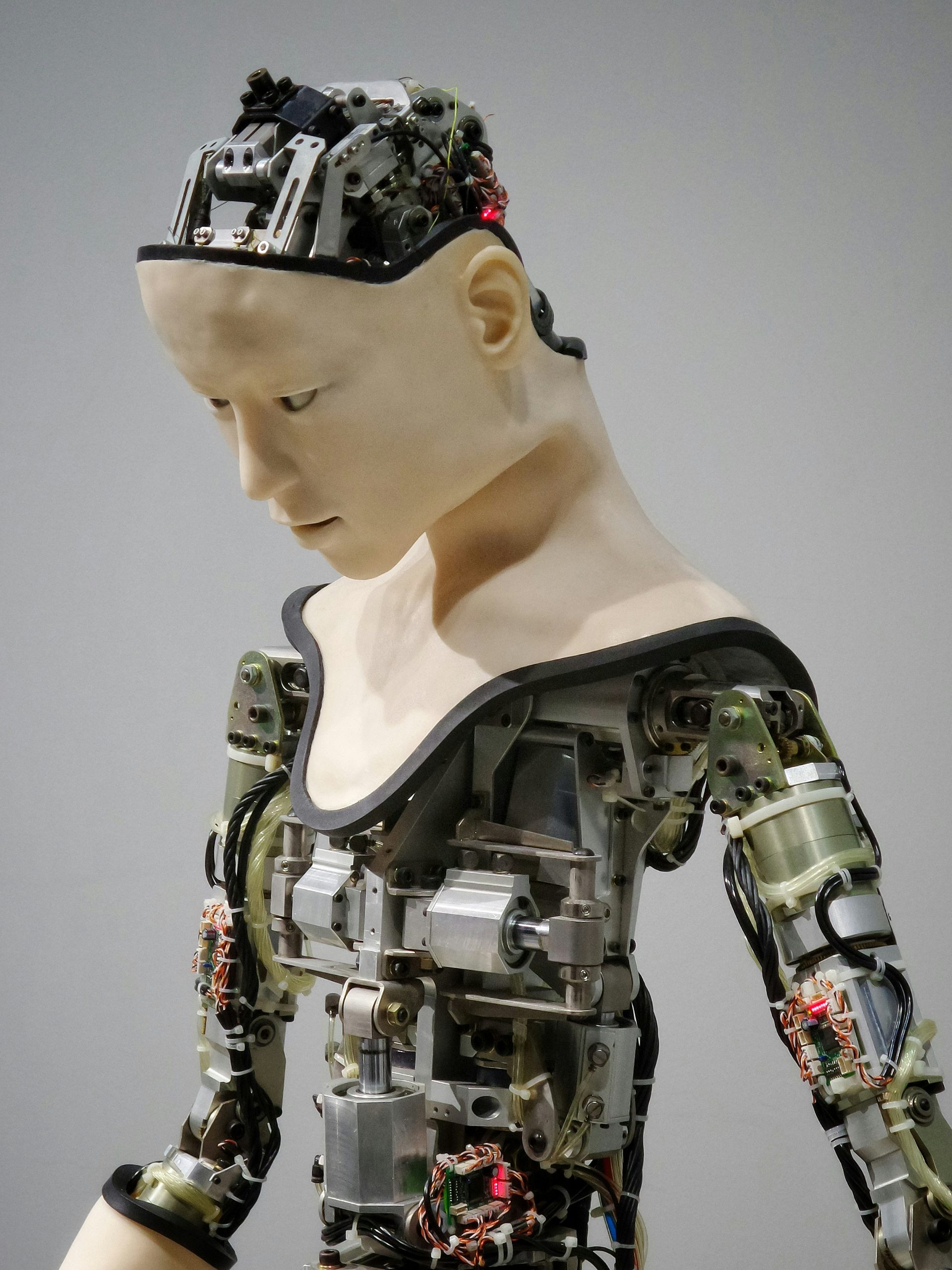 The five ethical challenges of Artificial Intelligence applied to technology