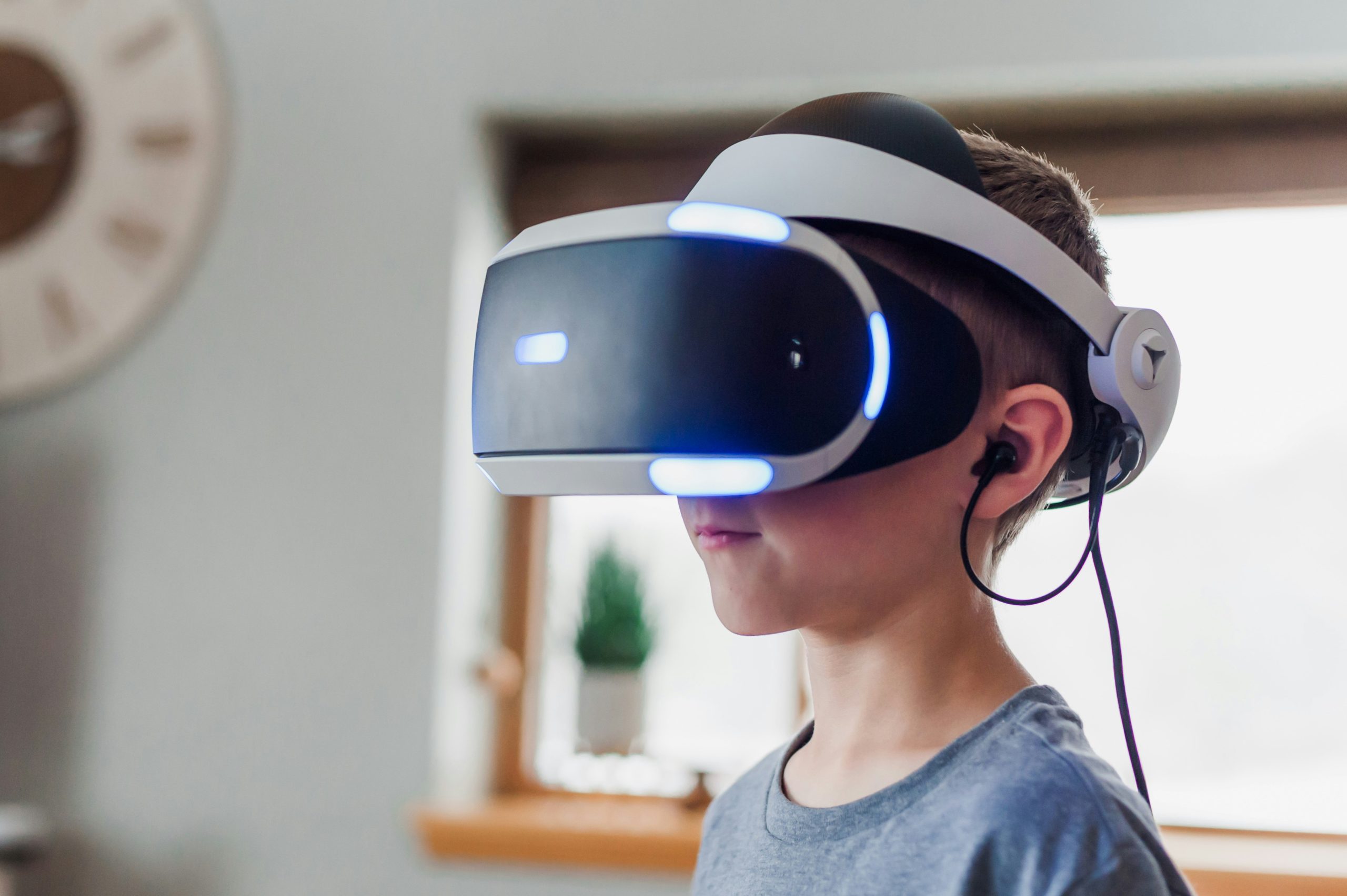 Creating Immersive Experiences with Virtual Reality: applications and potential